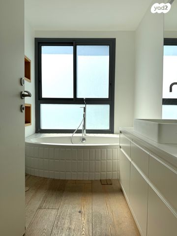 גג/ פנטהאוז, הארבעה 32, גני שרונה, קרית הממשלה, תל אביב יפו