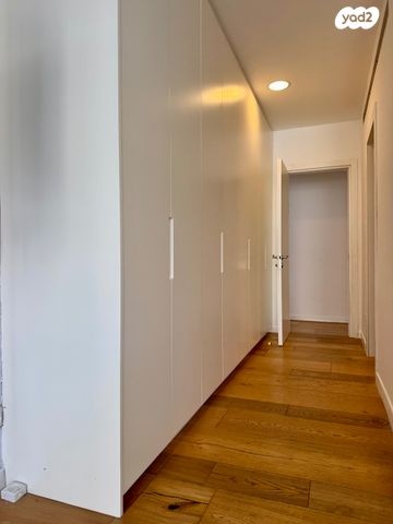 גג/ פנטהאוז, הארבעה 32, גני שרונה, קרית הממשלה, תל אביב יפו