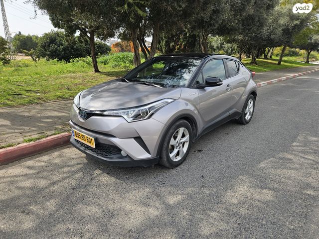 מודעת רכב טויוטה C-HR