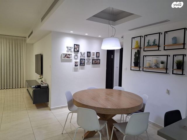 דירת גן, שדרות רפאל סויסה 19, בר לב, מזכרת בתיה