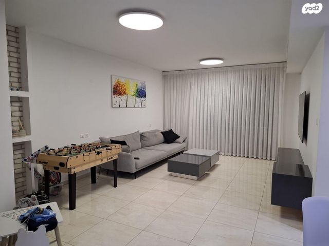 דירת גן, שדרות רפאל סויסה 19, בר לב, מזכרת בתיה