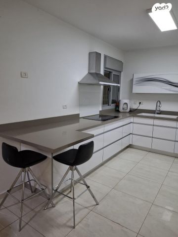 דירת גן, שדרות רפאל סויסה 19, בר לב, מזכרת בתיה