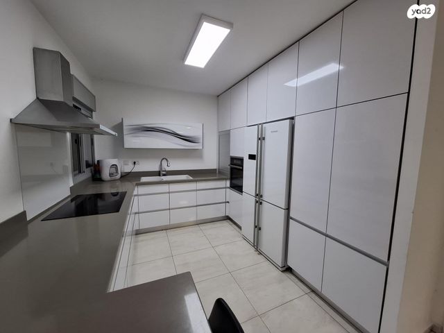 דירת גן, שדרות רפאל סויסה 19, בר לב, מזכרת בתיה