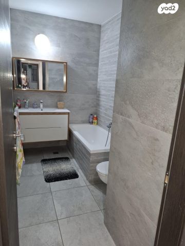 דירת גן, שדרות רפאל סויסה 19, בר לב, מזכרת בתיה