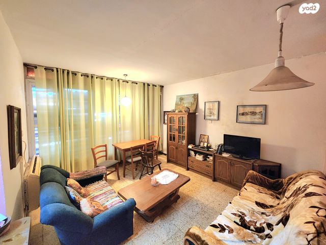 דירה, רמב"ם, חדרה