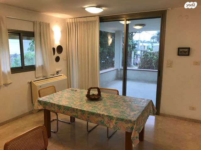 דו משפחתי, קרית יערים, רמת השרון