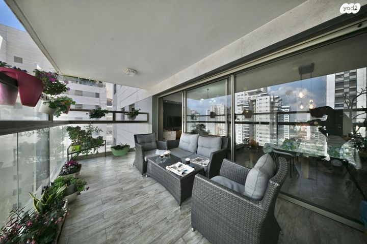 דירה, דרך הים, גנים א', גני תקווה