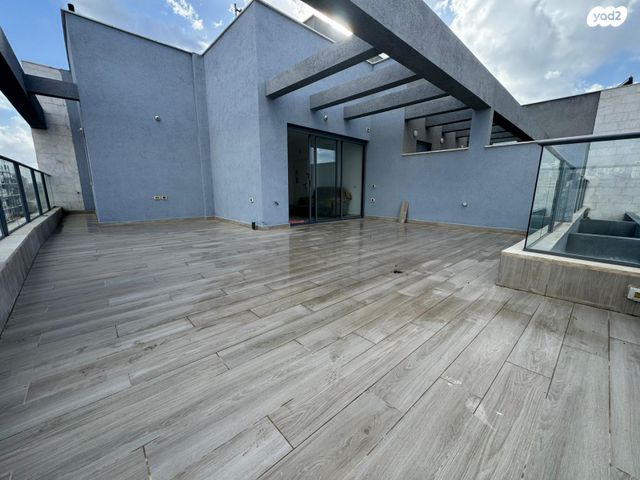 גג/ פנטהאוז, ברזילי, נאות רחל, חולון