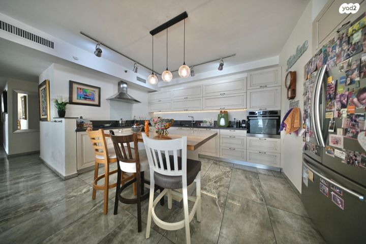 דירה, דרך הים, גנים א', גני תקווה