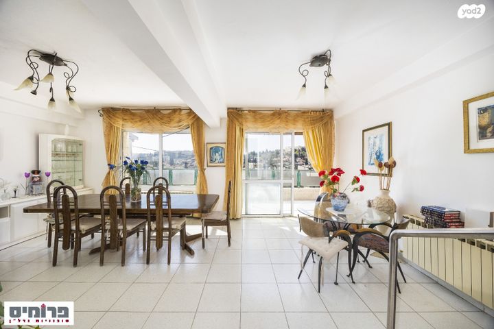 גג/ פנטהאוז, יאנוש קורצ'אק, קרית היובל, ירושלים