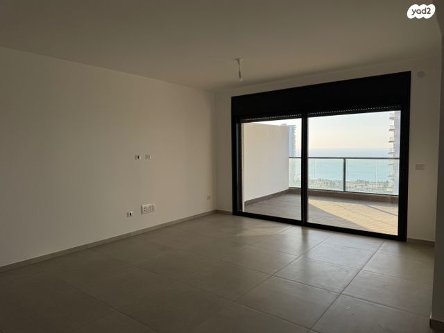 דירה, אמנון ליפקין שחק, נוף הטיילת, נתניה