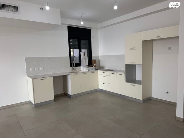 דירה, אמנון ליפקין שחק, נוף הטיילת, נתניה