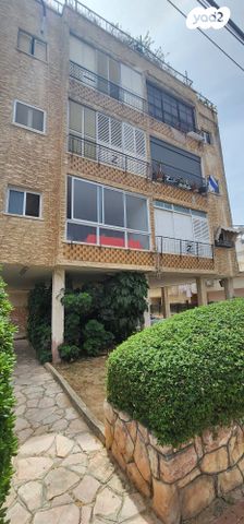 גג/ פנטהאוז, רבי עקיבא, שעריים, רחובות