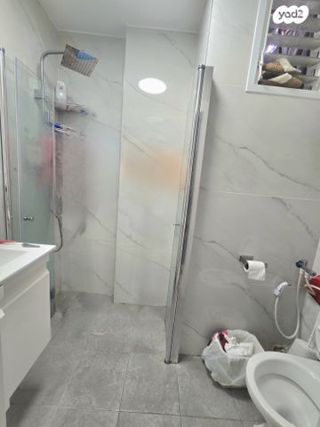 דירה, עגנון, ראשון לציון