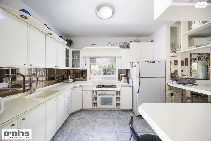 דירת גן, יאנוש קורצ'אק, קרית היובל, ירושלים