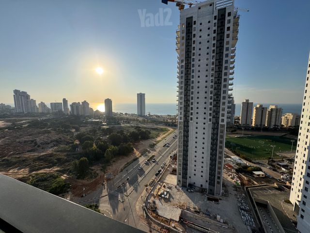 אמנון ליפקין שחק 