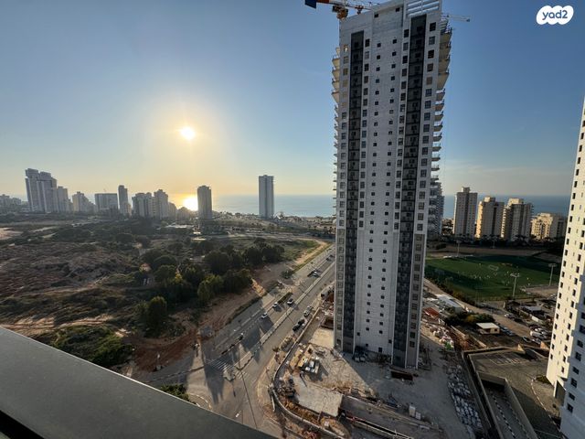 דירה, אמנון ליפקין שחק, נוף הטיילת, נתניה