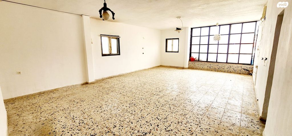 גג/ פנטהאוז, רבי עקיבא, שעריים, רחובות