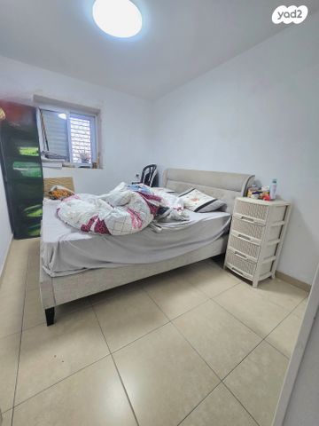 דירה, עגנון, ראשון לציון