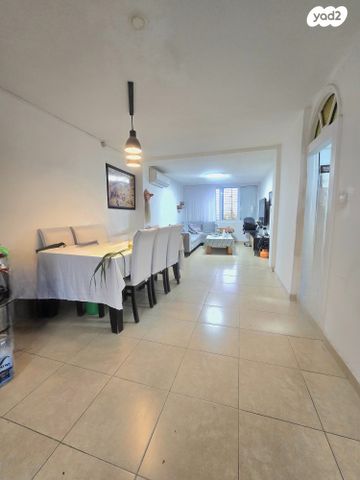 דירה, עגנון, ראשון לציון