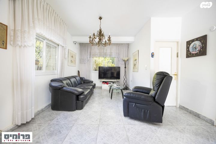 דירת גן, יאנוש קורצ'אק, קרית היובל, ירושלים