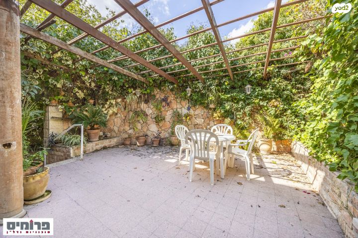 גג/ פנטהאוז, יאנוש קורצ'אק, קרית היובל, ירושלים