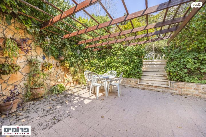 גג/ פנטהאוז, יאנוש קורצ'אק, קרית היובל, ירושלים