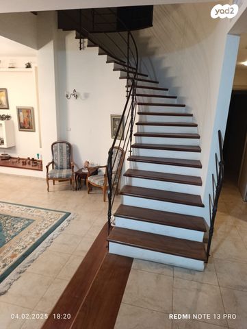 דו משפחתי, רחובות