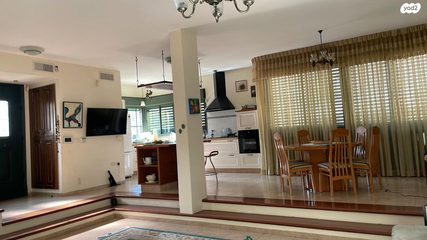 דו משפחתי, רחובות