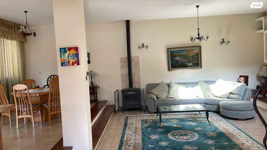 דו משפחתי, רחובות