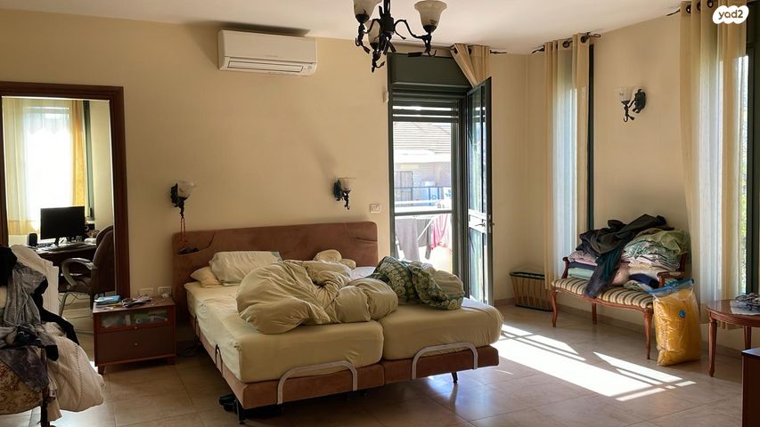 דו משפחתי, רחובות