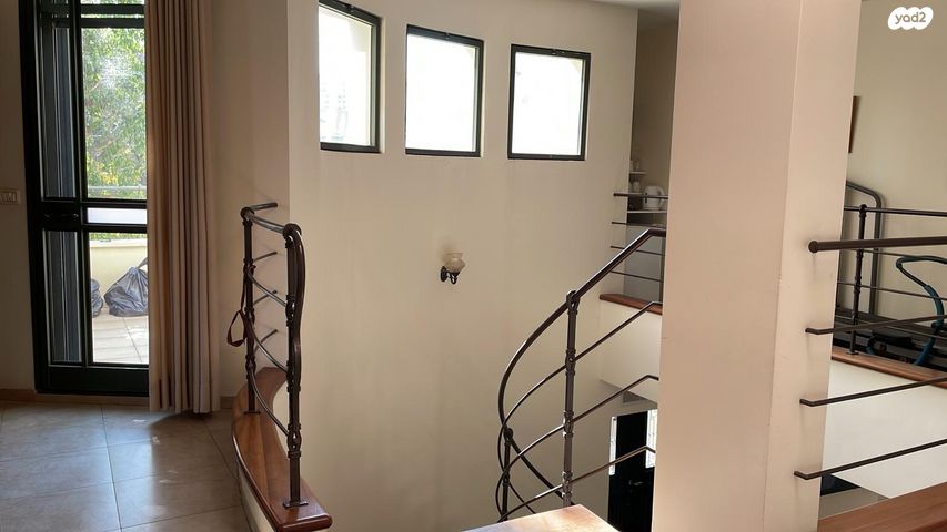 דו משפחתי, רחובות