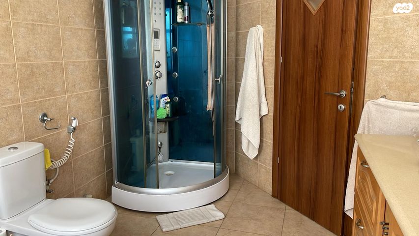 דו משפחתי, רחובות