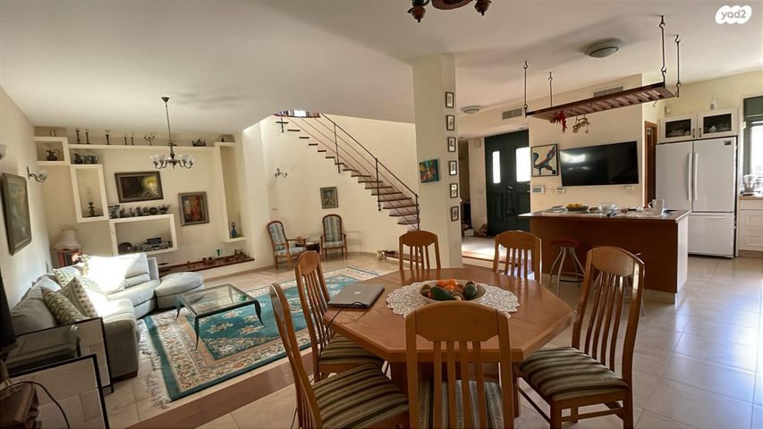 דו משפחתי, רחובות