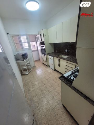 מודעת נכס, מניה שוחט, רמז, מערב ותיק, ראשון לציון