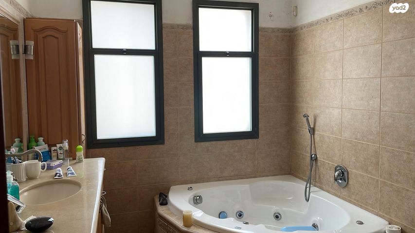 דו משפחתי, רחובות