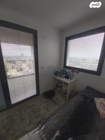 דירה, עין דור, שער פלמר, תחנת רכבת השמונה, חיפה