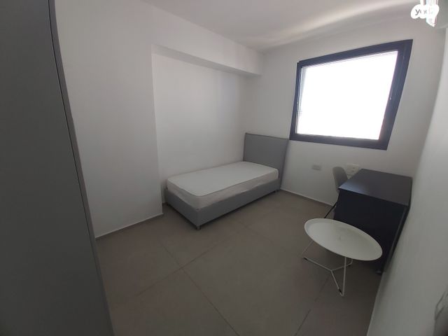 דירה, עין דור, שער פלמר, תחנת רכבת השמונה, חיפה