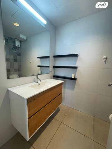 דירה, עין דור, שער פלמר, תחנת רכבת השמונה, חיפה