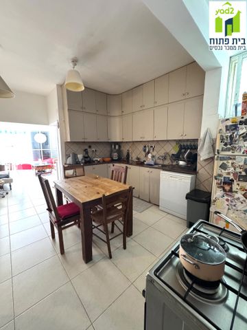 דירת גן, מבקיעים, קרית שלום, תל אביב יפו