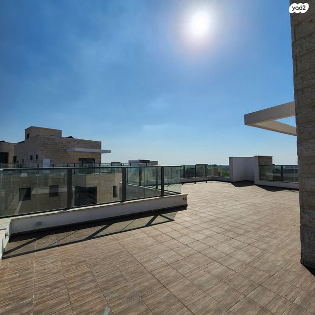 גג/ פנטהאוז, נתיבות