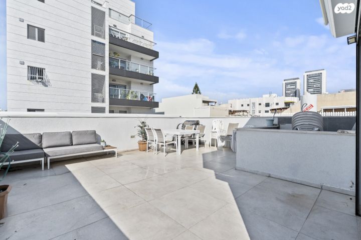 גג/ פנטהאוז, מנדלי מוכר ספרים, אגרובנק, חולון