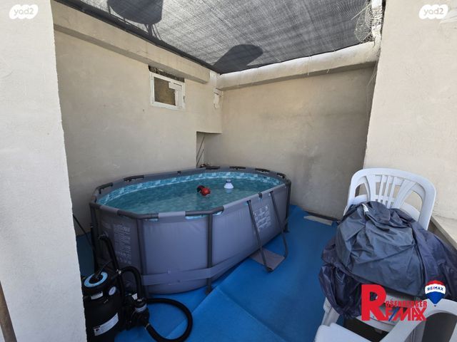 טריפלקס, אצ"ל, בת ים