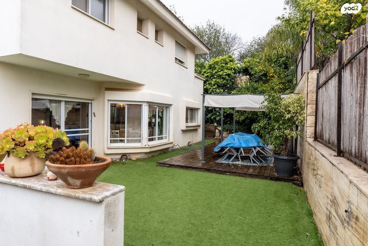 בית פרטי/ קוטג', לוטם 13, הפרחים, כפר ורדים