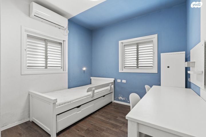 גג/ פנטהאוז, מנדלי מוכר ספרים, אגרובנק, חולון