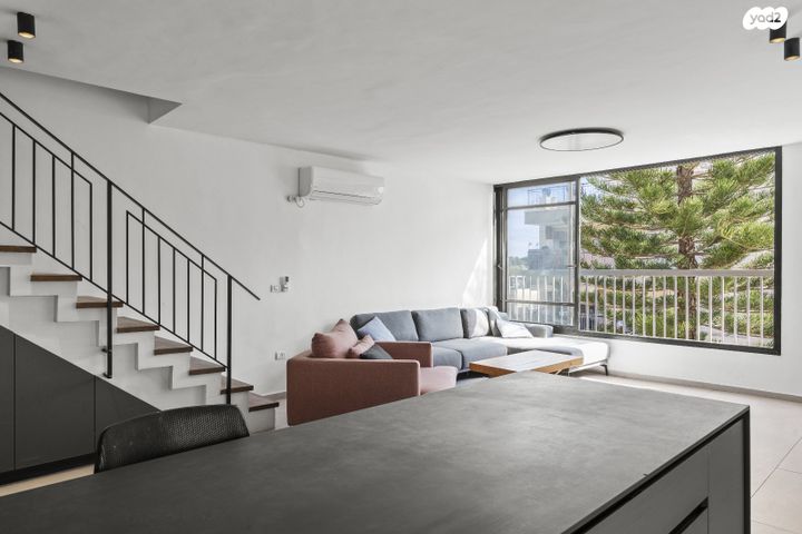 גג/ פנטהאוז, מנדלי מוכר ספרים, אגרובנק, חולון