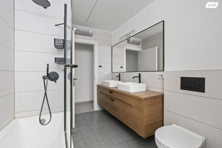 גג/ פנטהאוז, מנדלי מוכר ספרים, אגרובנק, חולון