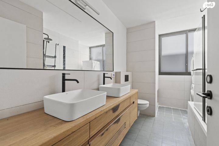 גג/ פנטהאוז, מנדלי מוכר ספרים, אגרובנק, חולון