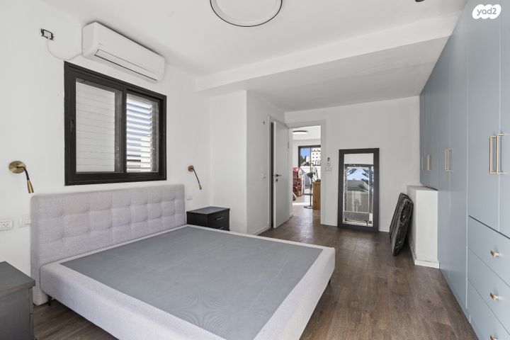 גג/ פנטהאוז, מנדלי מוכר ספרים, אגרובנק, חולון