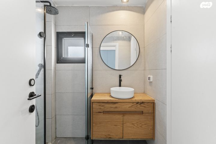 גג/ פנטהאוז, מנדלי מוכר ספרים, אגרובנק, חולון